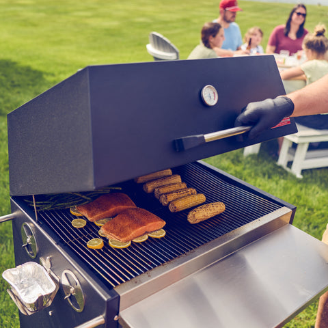 Laks og mais på grillen til Hasty Bake Legacy 131